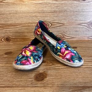 American Eagle Size 6.5 Floral Slip On Canvas Flat Shoes Closed Toe